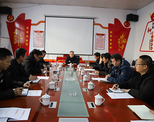 堅(jiān)持政治、業(yè)務(wù)學(xué)習(xí)活動